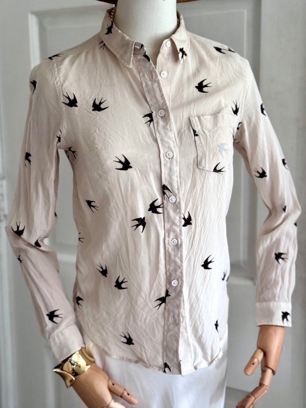 Vintage Levi’s Silk Swallow Bird Print Long Sleeve Button-Down Shirt Blouse